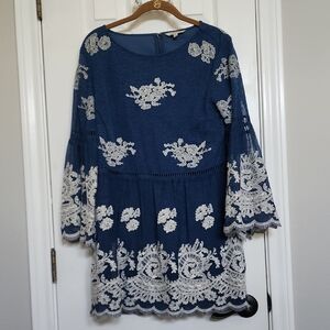 John Mark Blue Lace Embroidered Blouse Tunic Size Medium​ Denim